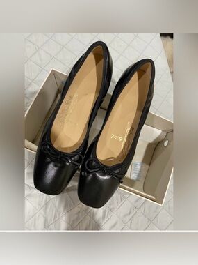 Cute ballet pumps like new with box minimalist preppy comfy shoes